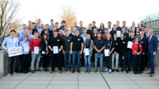 Die Teilnehmer-Teams der Energie-Scouts OWL mit der Wettbewerbs-Jury