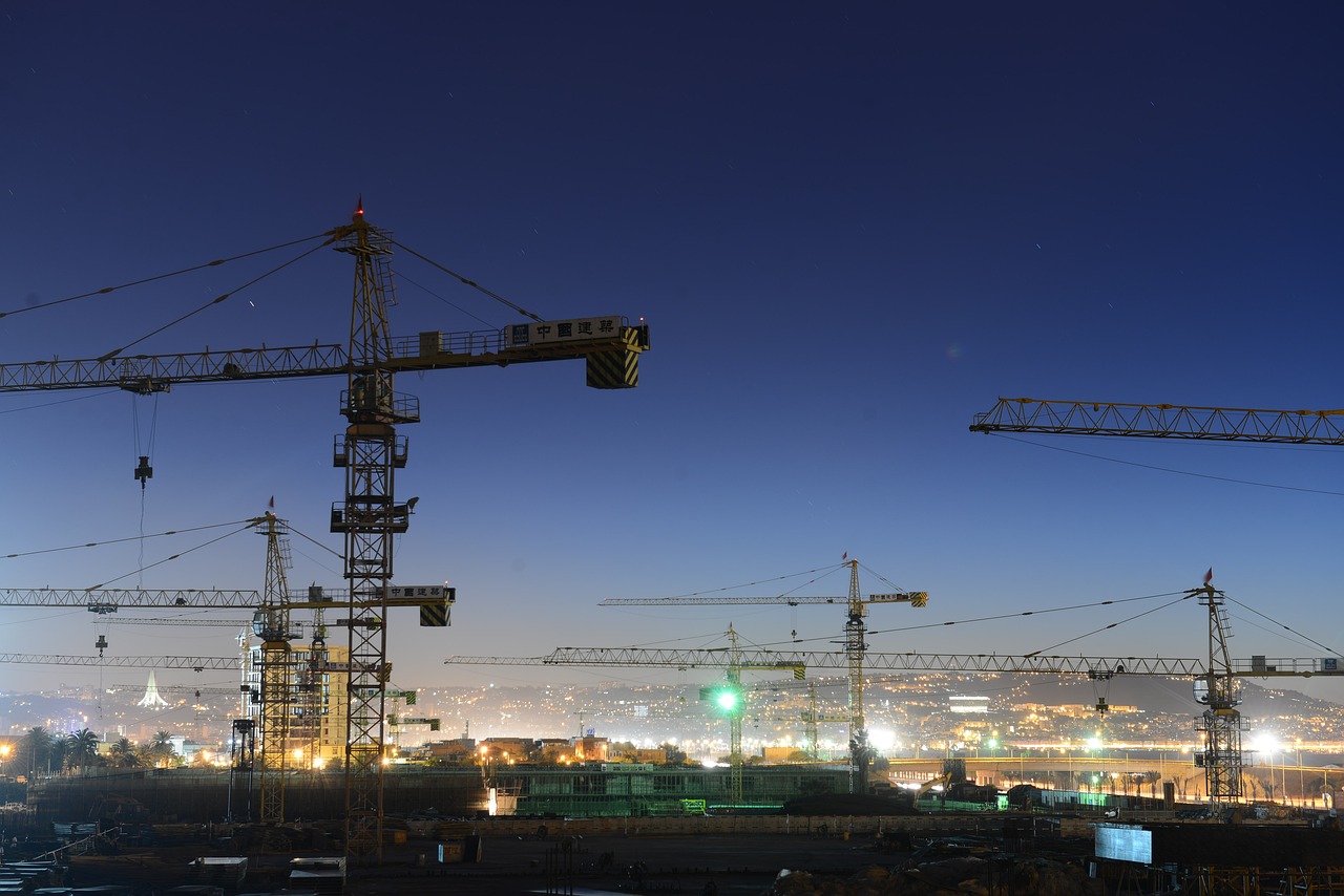 Die Liste der in Saudi-Arabien begonnenen und angekündigten Großprojekte wird immer länger. Nach Angaben der Projektdatenbank MEED Projects wurden von 2018 bis Oktober 2023 für 17 ausgewählte Gigaprojekte Bauaufträge im Gesamtwert von rund 61 Milliarden US-Dollar vergeben.