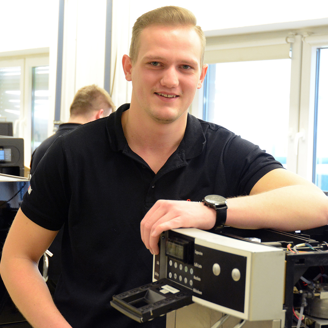 Tobias Redekop macht eine Auszubildung als Automatenfachmann bei Cup&Cino, Hövelhof